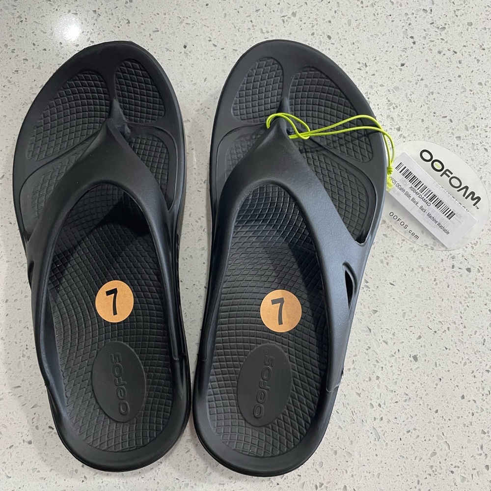 NWT OOFOS Women’s Sandals Black Size 7
